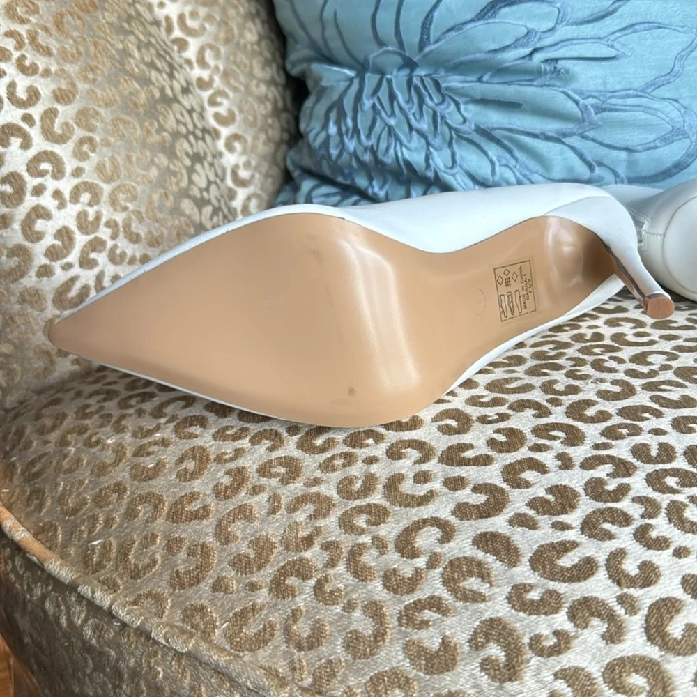 NWT Jacobies white faux leather stiletto ankle booties with back zip - Picture 7 of 11